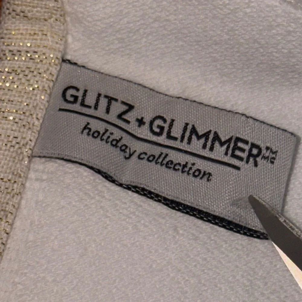 Glitz & Glimmer Christmas Penguin Ice Skating Hand Towels Set of 2 White Gold